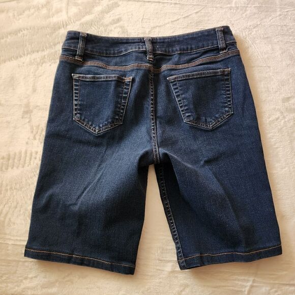 St John's Bay Women's 2 pair of Denim Bermudas Size 8 Petite - Picture 7 of 13